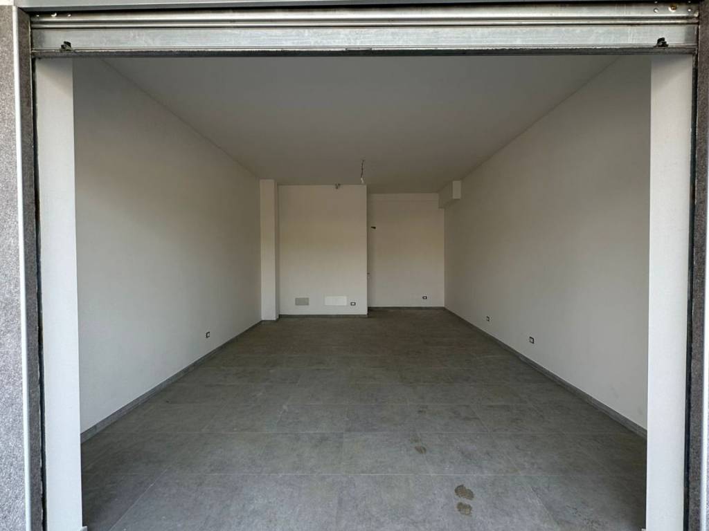 negozio in affitto a Fiumicino in zona Aranova