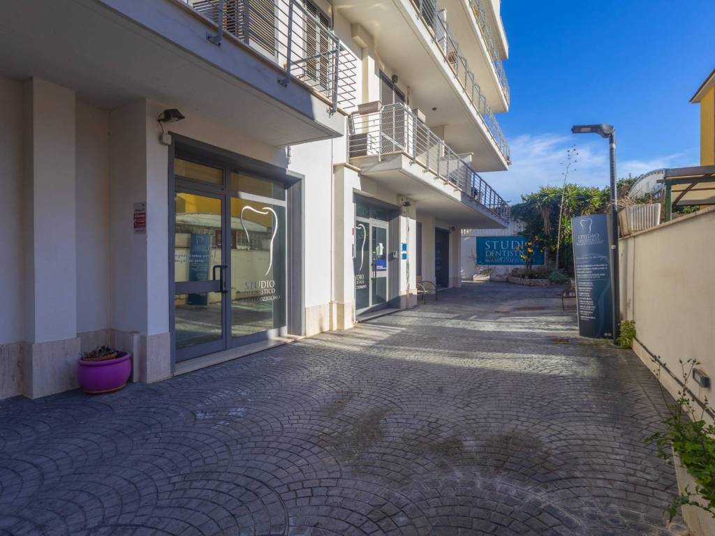 negozio in affitto a Fiumicino in zona Focene