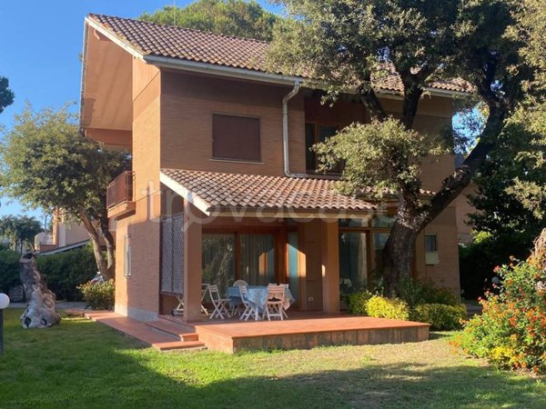 casa indipendente in affitto a Fiumicino in zona Fregene