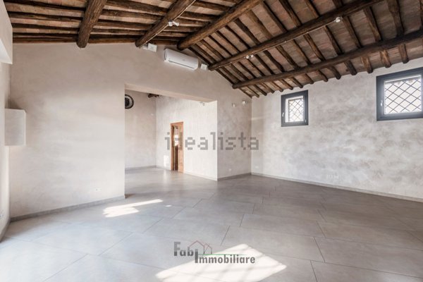 locale commerciale in affitto a Fiumicino