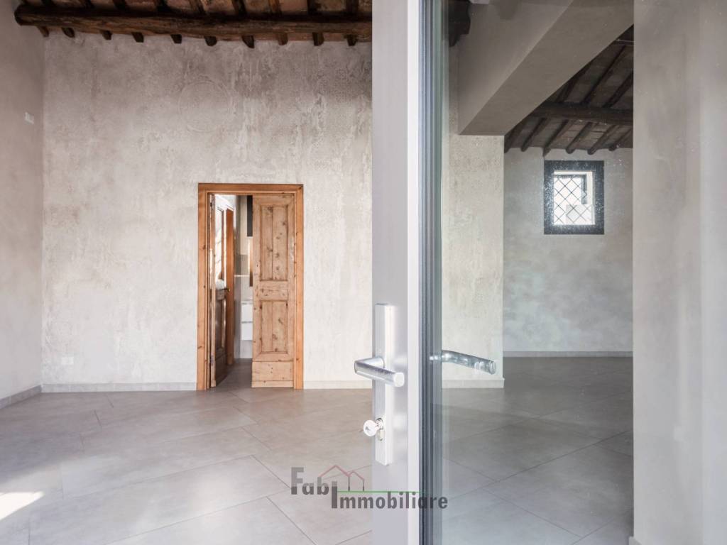 negozio in affitto a Fiumicino in zona Isola Sacra