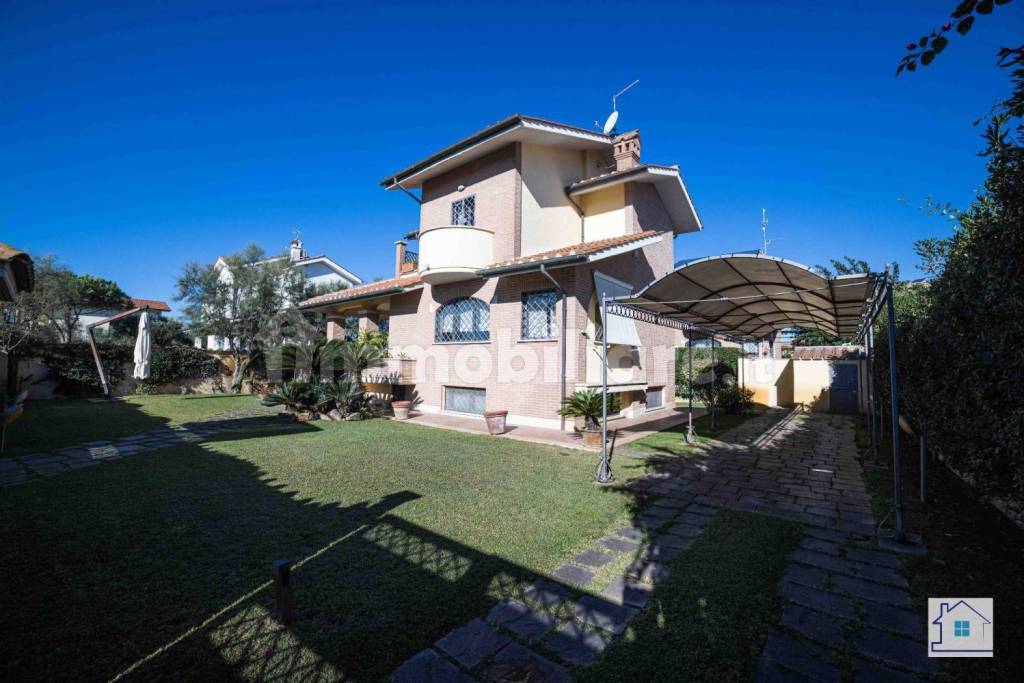 casa indipendente in affitto a Fiumicino in zona Fregene