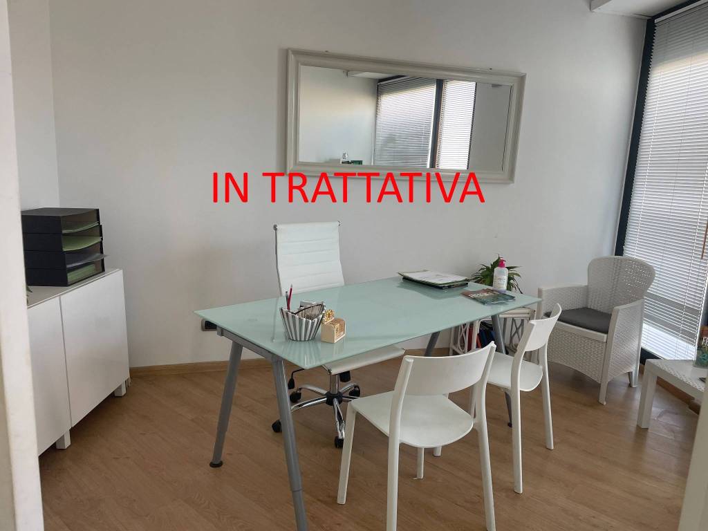 negozio in affitto a Fiumicino in zona Fregene