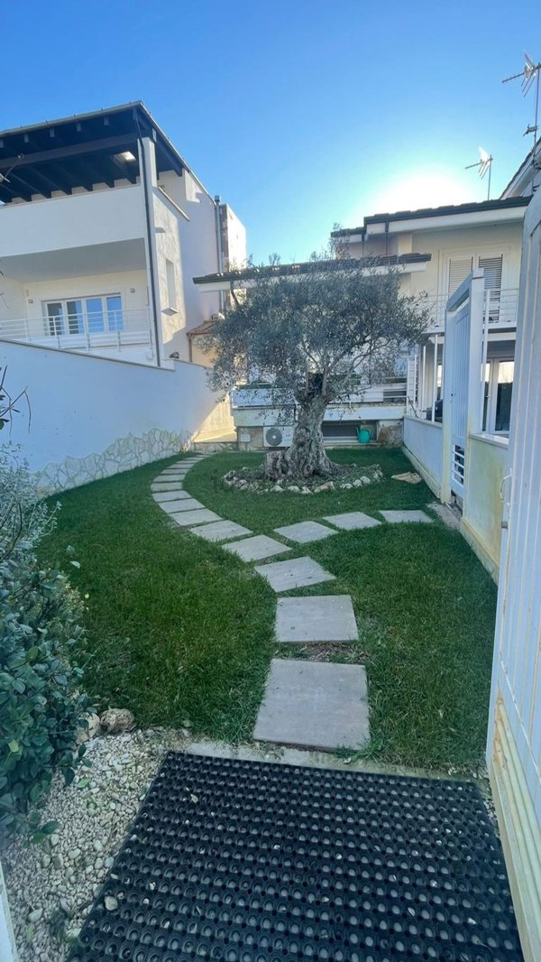 casa indipendente in affitto a Fiumicino in zona Fregene