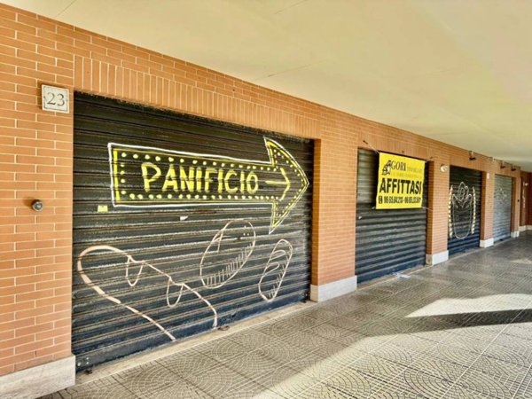 negozio in affitto a Fiumicino in zona Isola Sacra