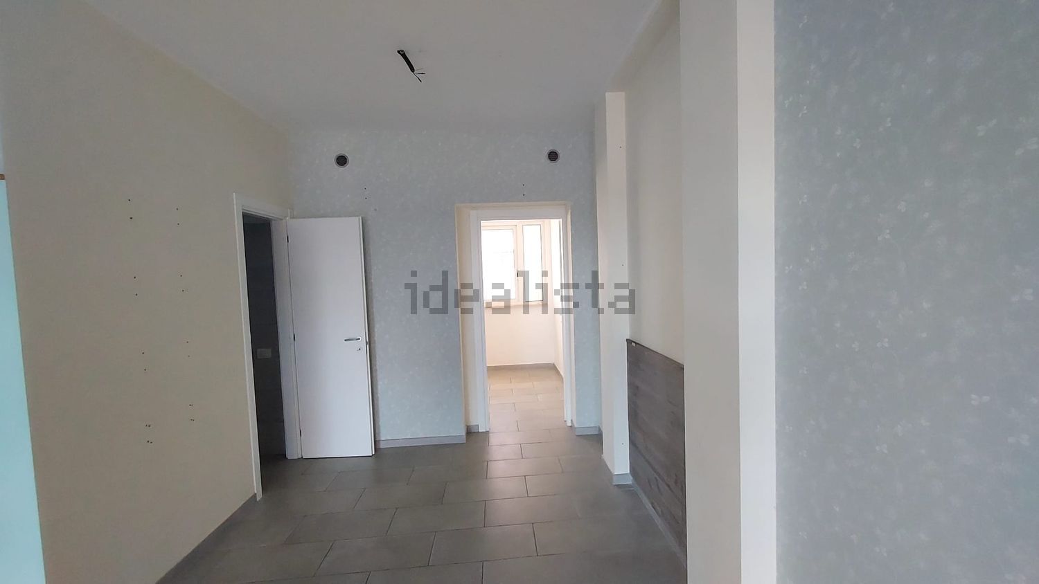 locale commerciale in affitto a Fiumicino in zona Aranova