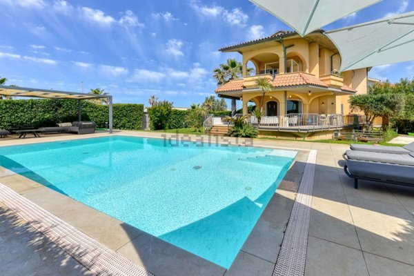 casa indipendente in affitto a Fiumicino in zona Fregene