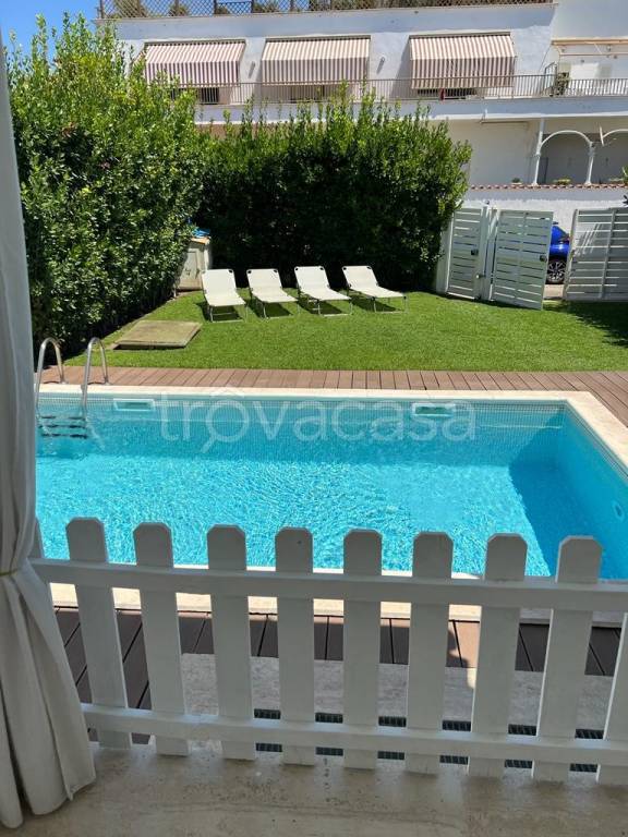 casa indipendente in affitto a Fiumicino in zona Fregene