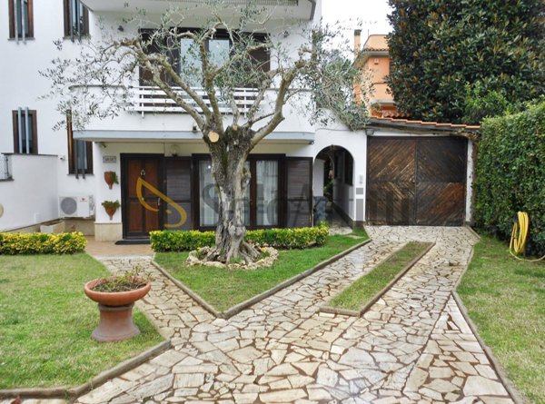 pentavano in affitto a Fiumicino in zona Fregene