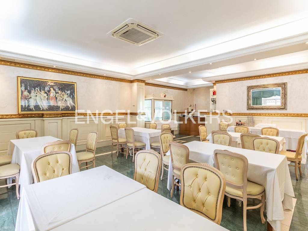 negozio in affitto a Fiumicino in zona Isola Sacra