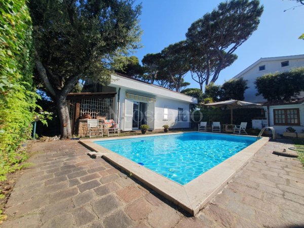 casa indipendente in affitto a Fiumicino in zona Fregene
