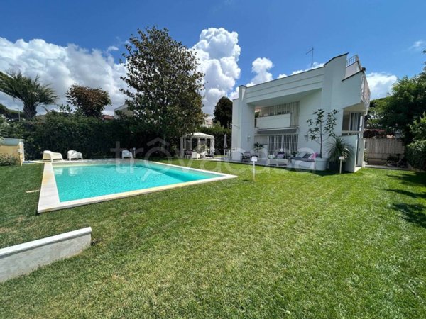 casa indipendente in affitto a Fiumicino in zona Fregene