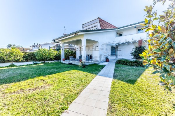 casa indipendente in affitto a Fiumicino