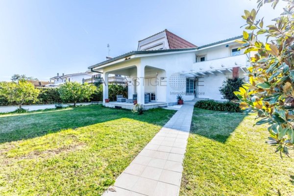 casa indipendente in affitto a Fiumicino in zona Fregene