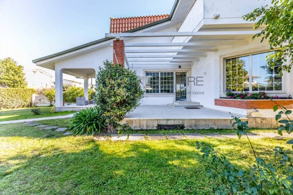 casa indipendente in affitto a Fiumicino in zona Fregene