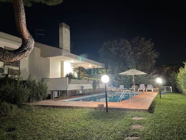 casa indipendente in affitto a Fiumicino in zona Fregene