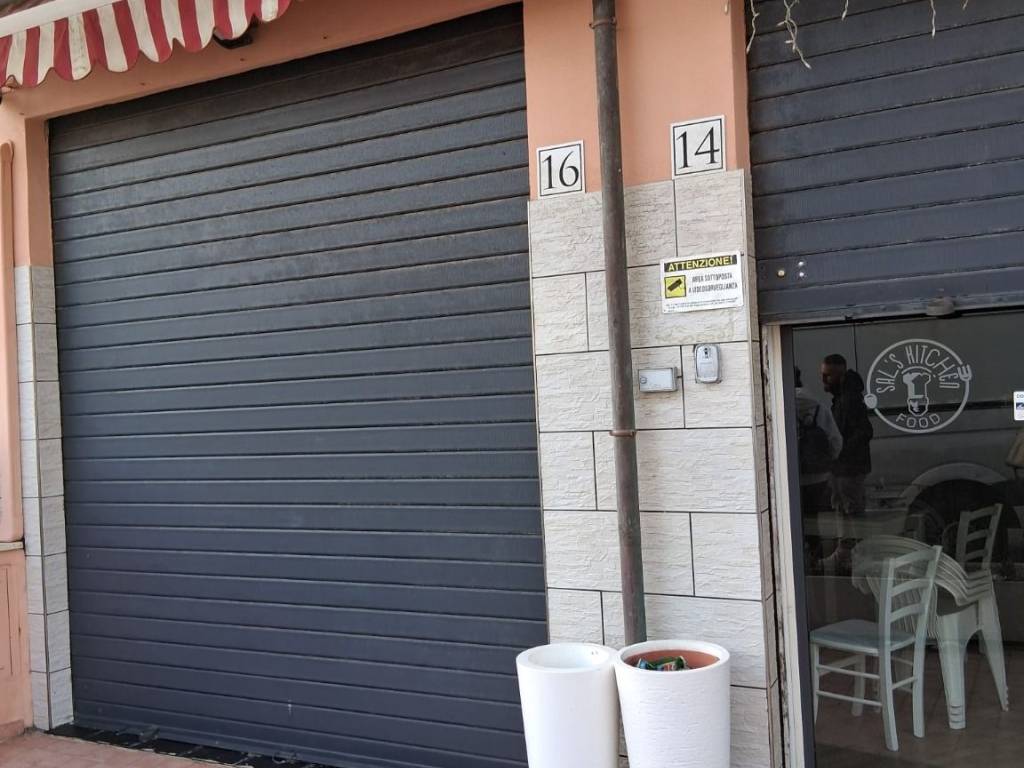 negozio in affitto a Fiumicino in zona Focene