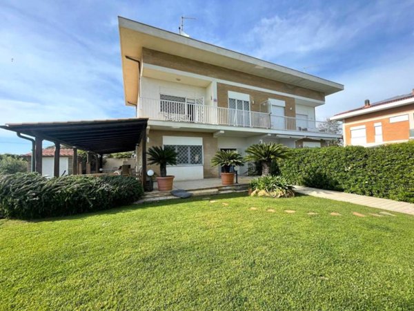 casa indipendente in affitto a Fiumicino in zona Fregene