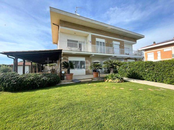 casa indipendente in affitto a Fiumicino in zona Fregene
