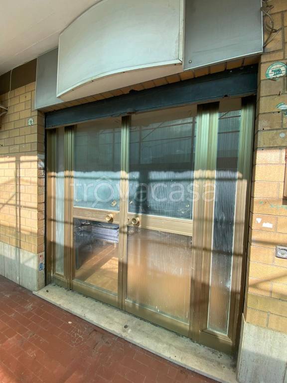 negozio in affitto a Fiumicino in zona Isola Sacra