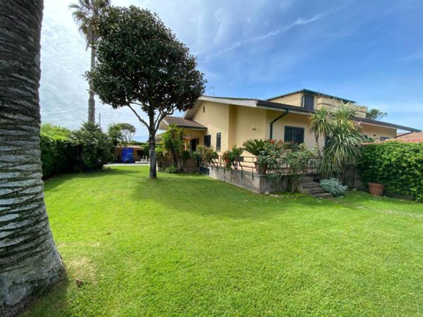 casa indipendente in affitto a Fiumicino in zona Fregene
