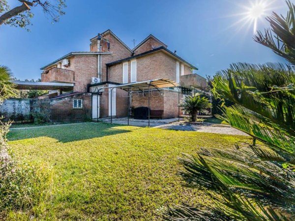 casa indipendente in affitto a Fiumicino in zona Fregene