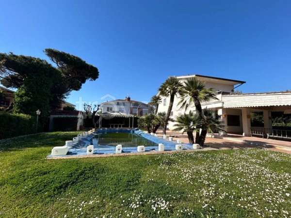 casa indipendente in affitto a Fiumicino in zona Fregene