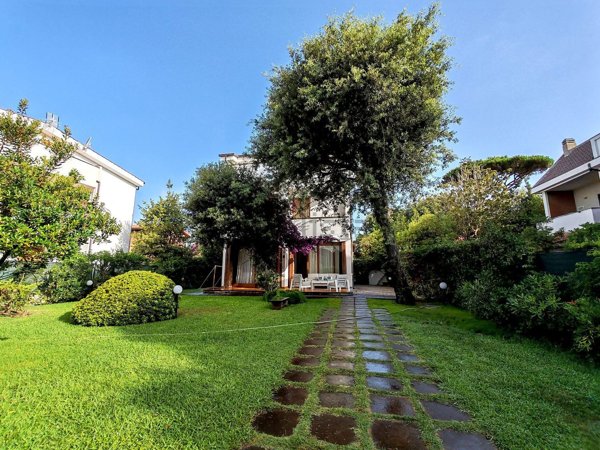 casa indipendente in affitto a Fiumicino in zona Fregene