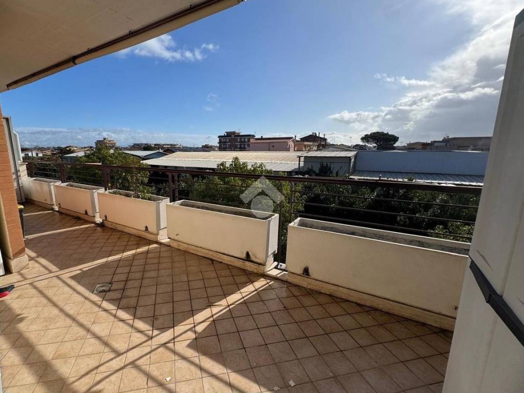 appartamento in affitto a Fiumicino in zona Isola Sacra