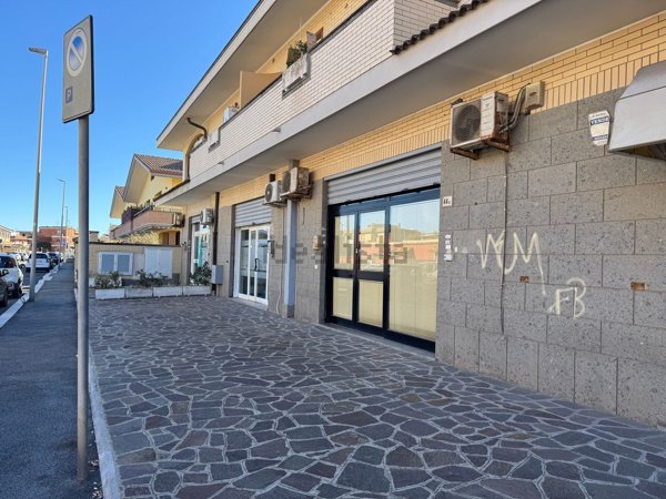 negozio in affitto a Fiumicino