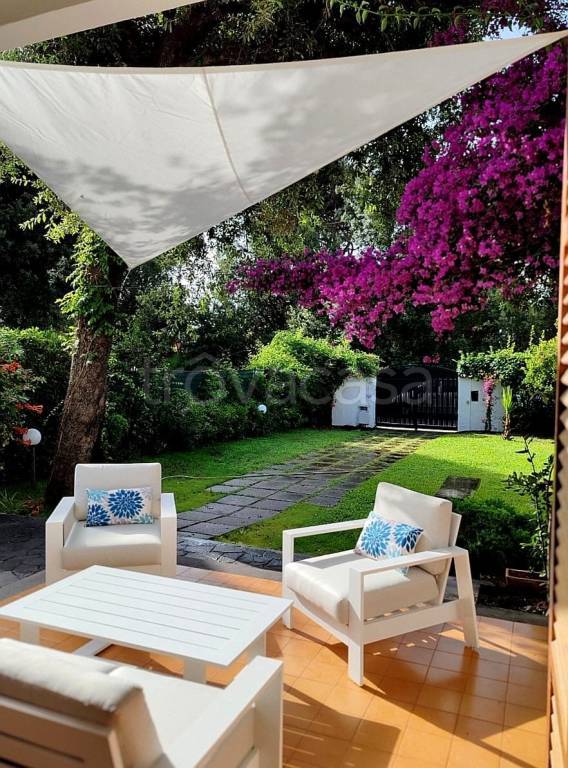 casa indipendente in affitto a Fiumicino in zona Fregene