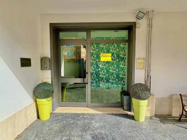 negozio in affitto a Fiumicino in zona Isola Sacra