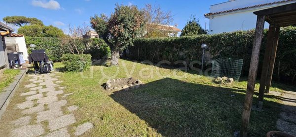 casa indipendente in affitto a Fiumicino in zona Focene