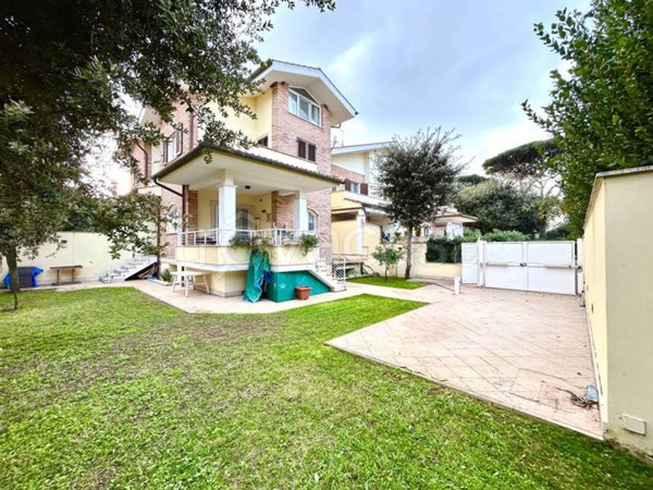 casa indipendente in affitto a Fiumicino in zona Fregene