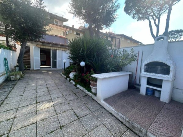 casa indipendente in affitto a Fiumicino in zona Fregene