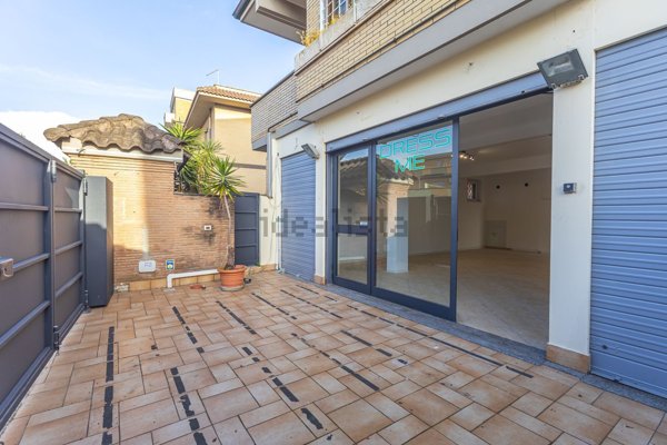 locale commerciale in affitto a Fiumicino