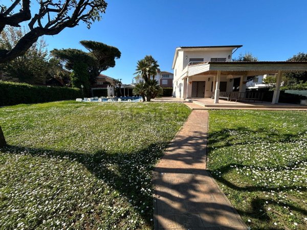casa indipendente in affitto a Fiumicino in zona Fregene