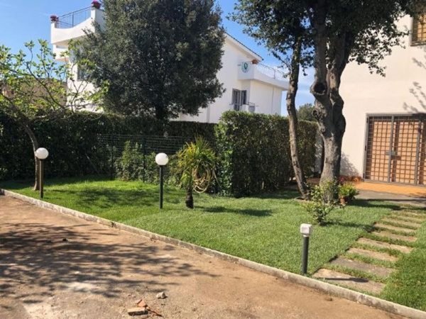 casa indipendente in affitto a Fiumicino in zona Fregene