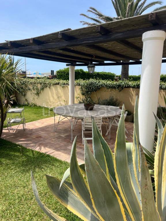 casa indipendente in affitto a Fiumicino in zona Fregene