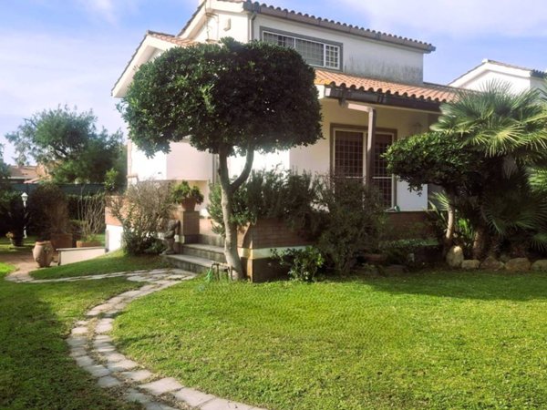 casa indipendente in affitto a Fiumicino in zona Fregene