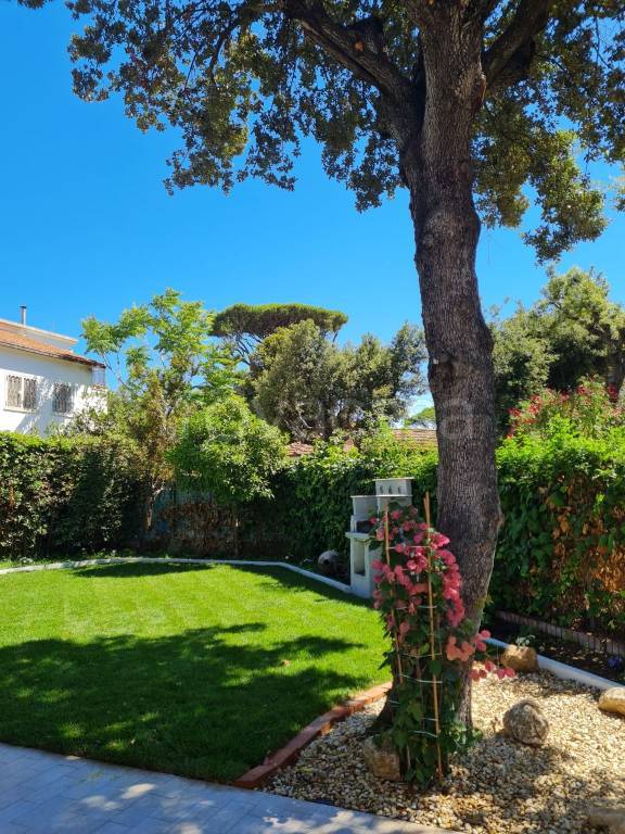 casa indipendente in affitto a Fiumicino in zona Fregene