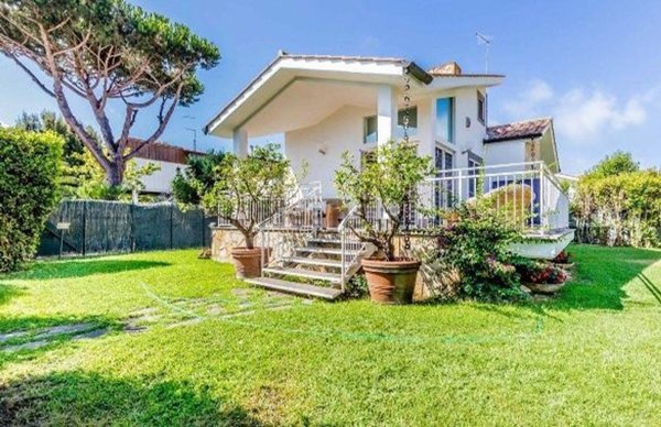 casa indipendente in affitto a Fiumicino in zona Fregene