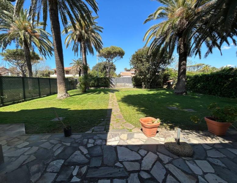 casa indipendente in affitto a Fiumicino in zona Fregene