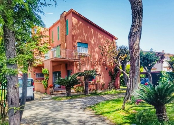 casa indipendente in affitto a Fiumicino in zona Fregene
