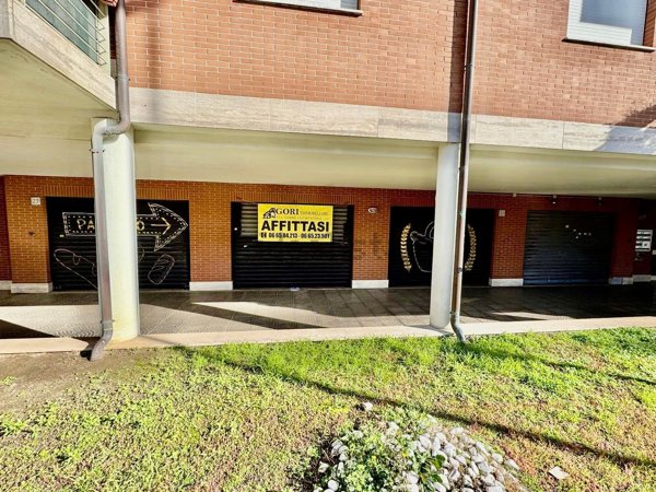 locale commerciale in affitto a Fiumicino