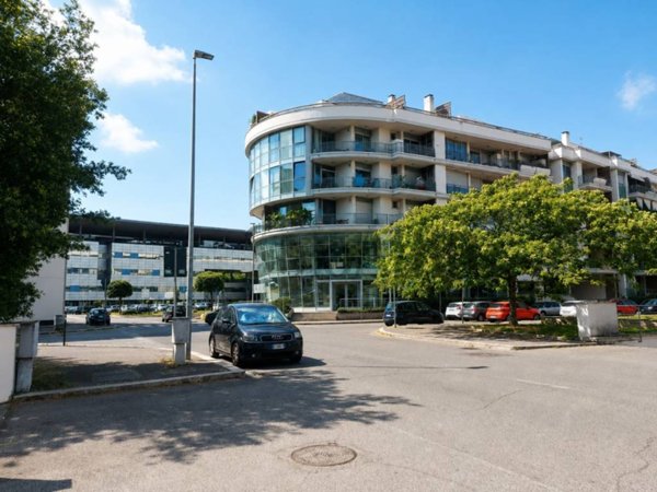locale commerciale in affitto a Fiumicino