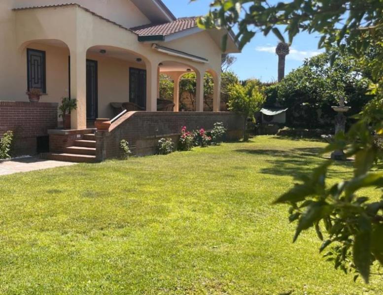 casa indipendente in affitto a Fiumicino in zona Fregene