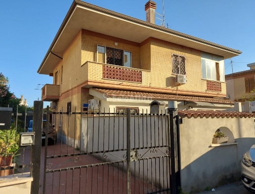 appartamento in affitto a Fiumicino in zona Isola Sacra