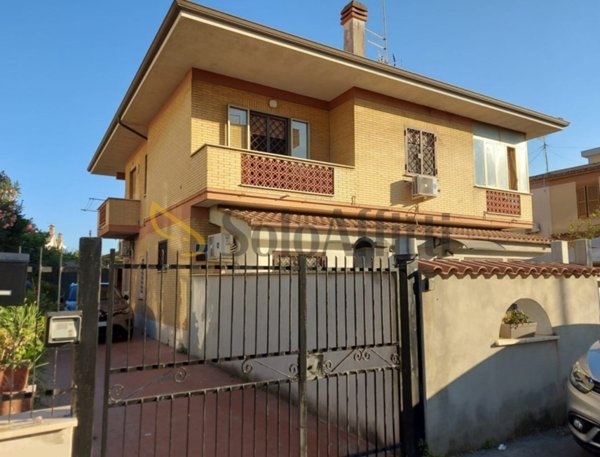 appartamento in affitto a Fiumicino in zona Isola Sacra