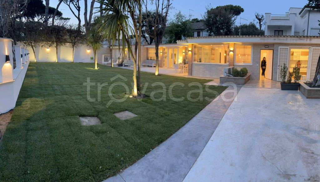 casa indipendente in affitto a Fiumicino in zona Fregene